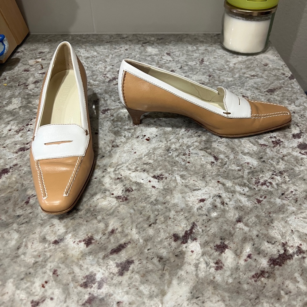 Tod's Tan and White Leather Loafers Casual Flats